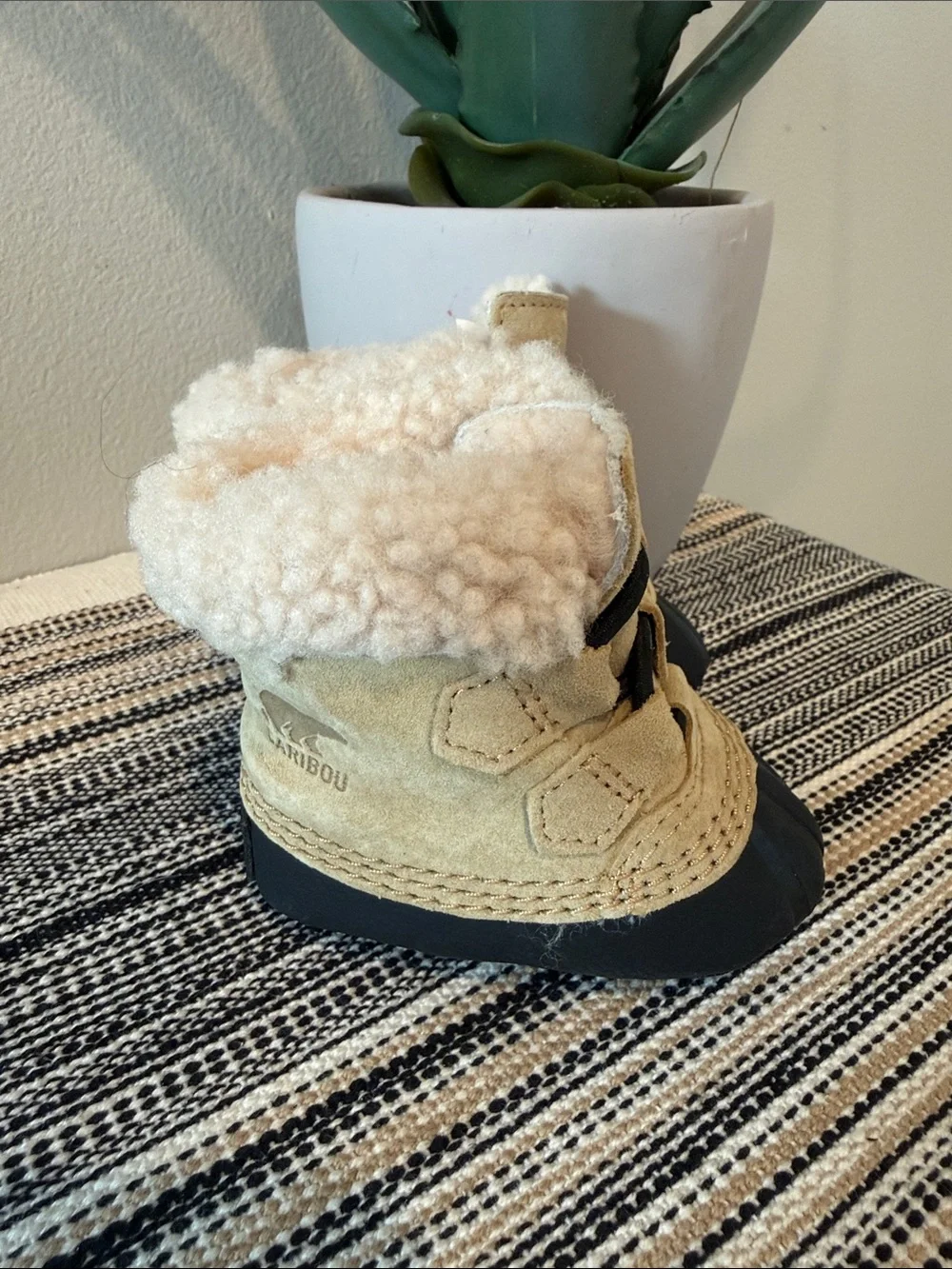SOREL CARIBOOTIE NEWBORN BOOTIES SHOES BOOTS TAN INFANTS BOYS GIRLS SIZE 2